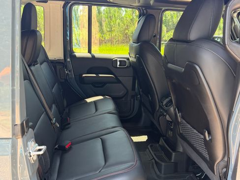 Used 2026 Jeep Wrangler Unlimited Rubicon AWD/4WD image 4