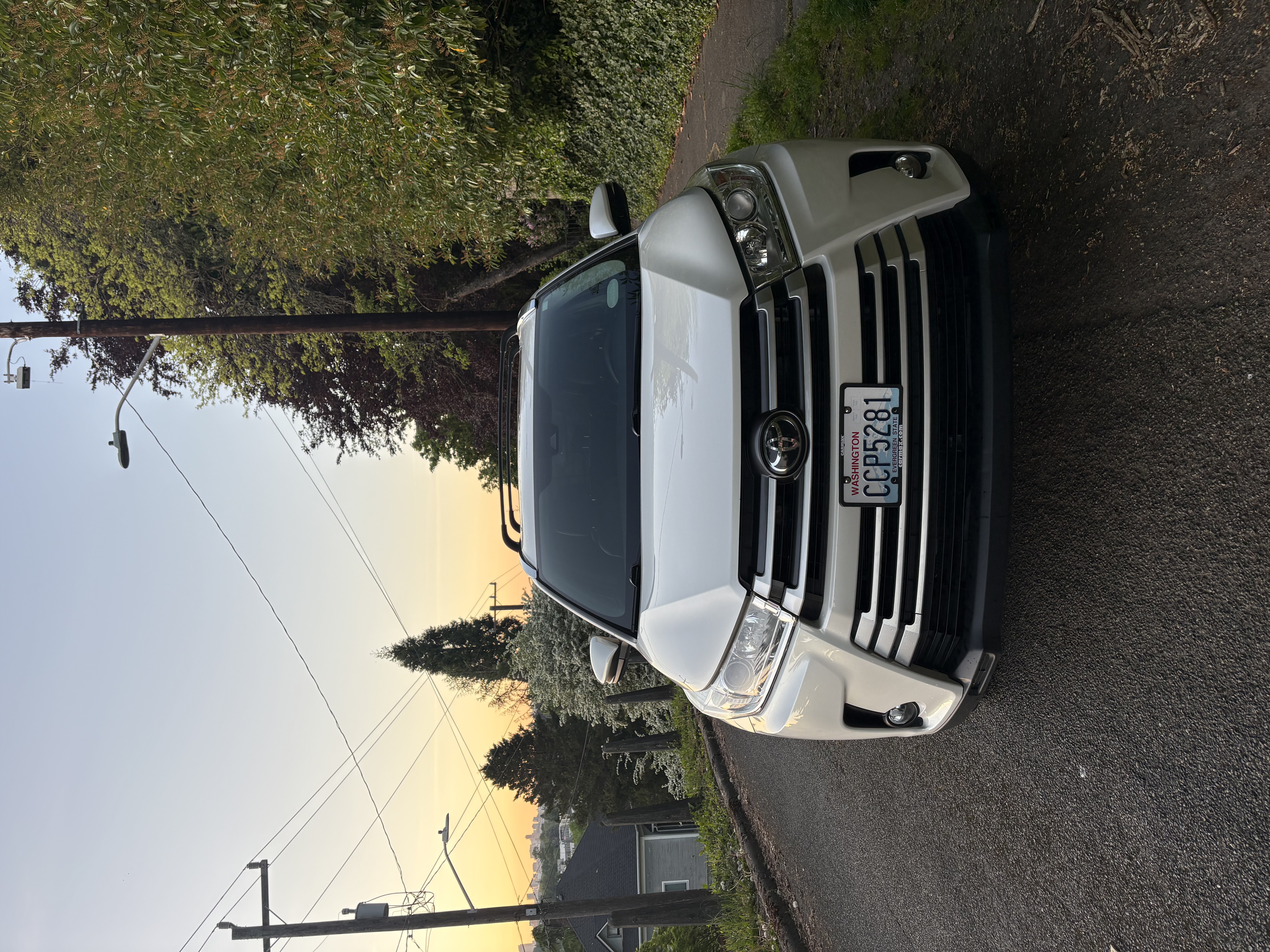 Used 2019 Toyota Highlander XLE w/ Carpet Mat Package (TMS) AWD/4WD image 2