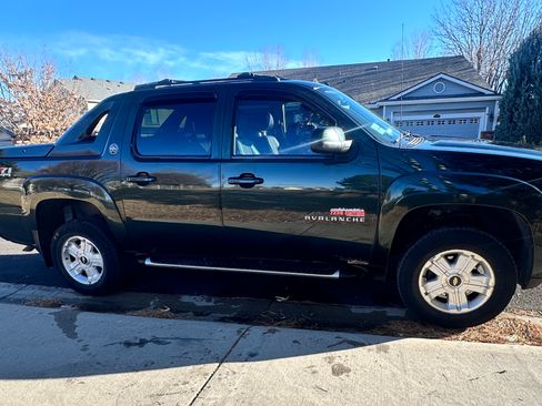 Used 2013 Chevrolet Avalanche LT w/ Suspension Package, Off-Road image 4