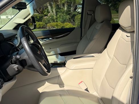 Used 2019 Cadillac Escalade Luxury image 21