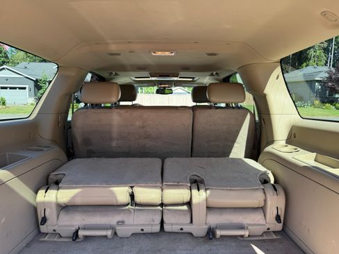 Used 2010 GMC Yukon XL SLT w/ SLT-2 Equipment Package AWD/4WD image 5