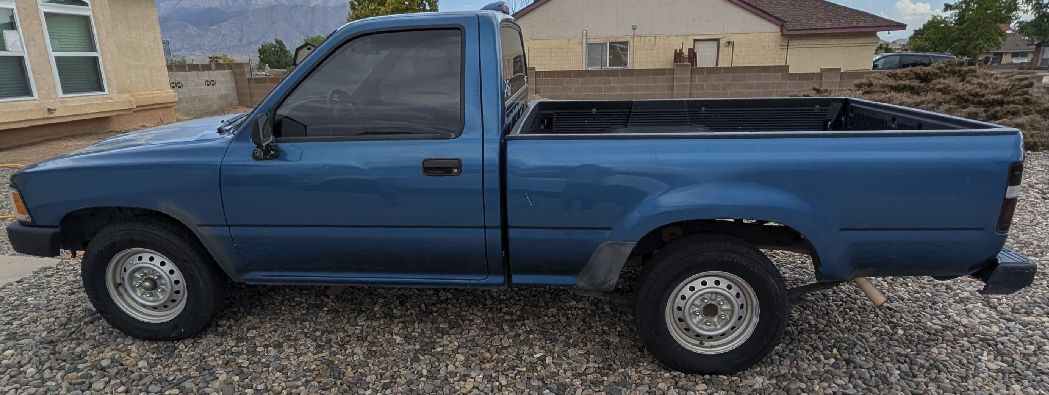 Used 1994 Toyota Pickup 2WD Regular Cab image 2