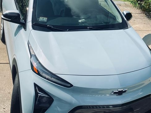 Used 2022 Chevrolet Bolt EUV LT w/ Comfort Package FWD image 5