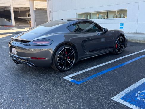 Used 2019 Porsche 718 Cayman S image 10