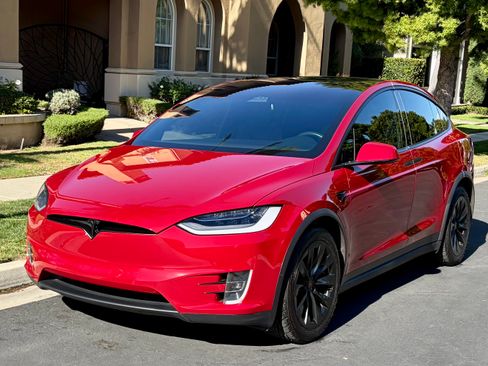 Used 2018 Tesla Model X 75D image 2
