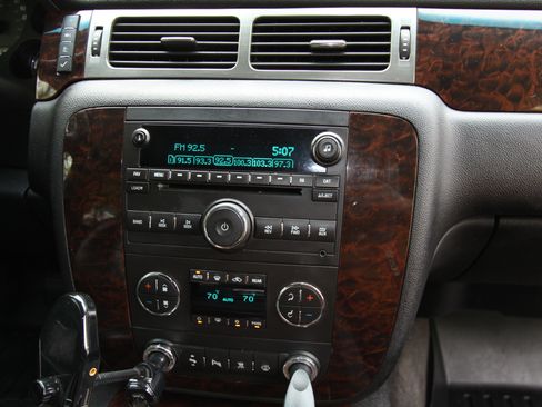 Used 2007 GMC Yukon XL Denali AWD/4WD image 9