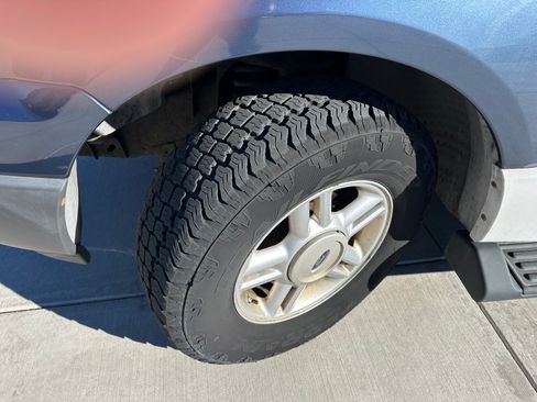 Used 2004 Ford Expedition XLT image 11