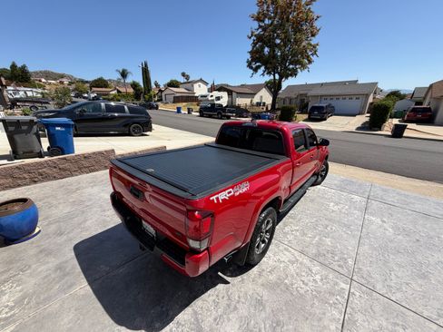 Used 2019 Toyota Tacoma TRD Sport w/ TRD Premium Sport Package image 16
