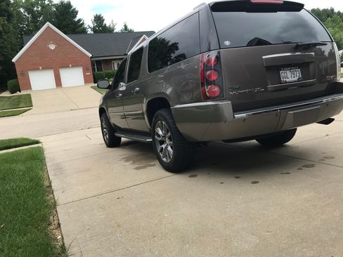 Used 2011 GMC Yukon XL Denali AWD/4WD image 9