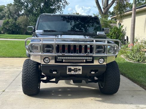 Used 2005 HUMMER H2 SUT w/ Preferred Equipment Group AWD/4WD image 2
