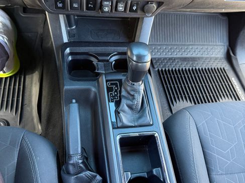 Used 2018 Toyota Tacoma TRD Sport w/ Technology Package image 15