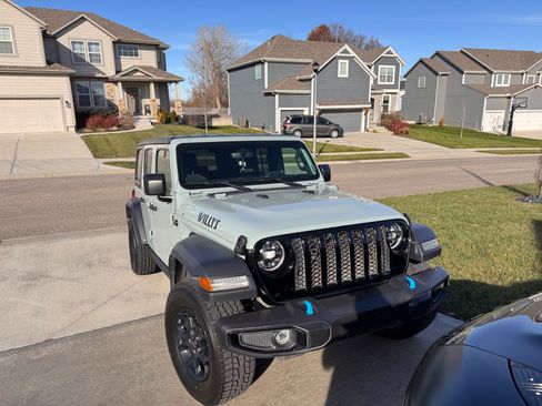 Used 2023 Jeep Wrangler Unlimited w/ Cold Weather Group image 12