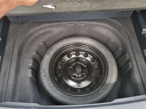 Used 2016 Volkswagen Golf S image 15