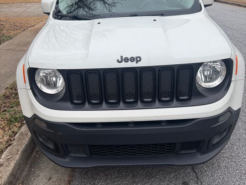 Used 2017 Jeep Renegade Altitude image 4