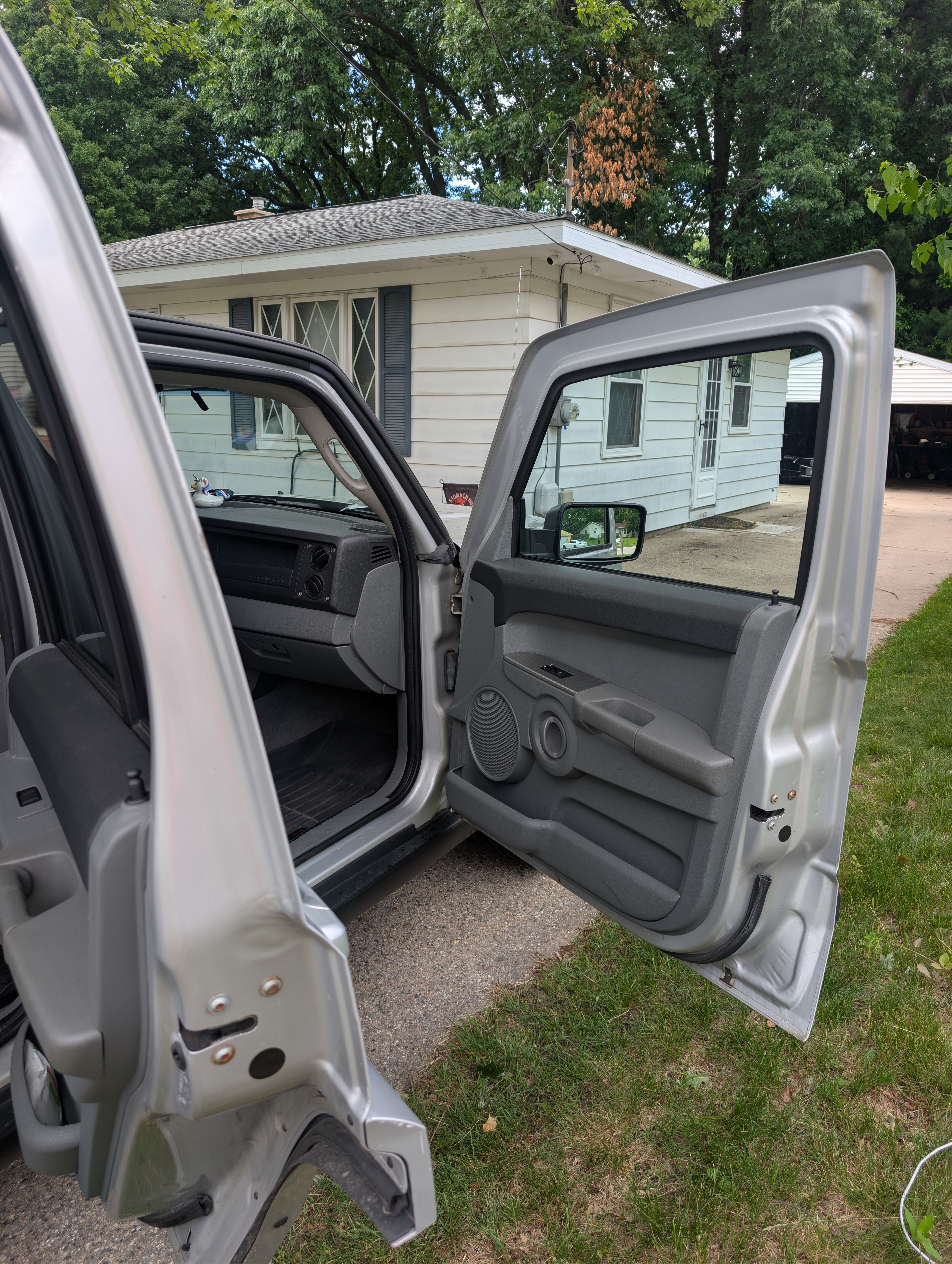 Used 2007 Jeep Commander Sport AWD/4WD image 16