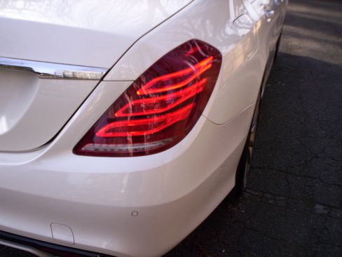 Used 2015 Mercedes-Benz S 550 Sedan image 32