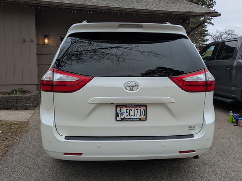 Used 2017 Toyota Sienna XLE w/ XLE Navigation Package image 9