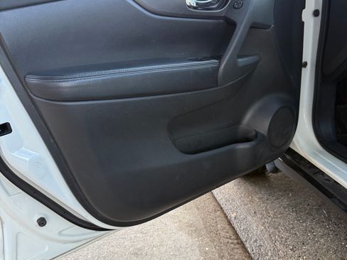 Used 2016 Nissan Rogue S image 25