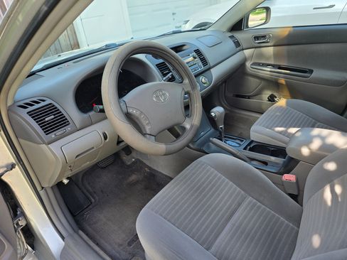 Used 2005 Toyota Camry FWD image 1