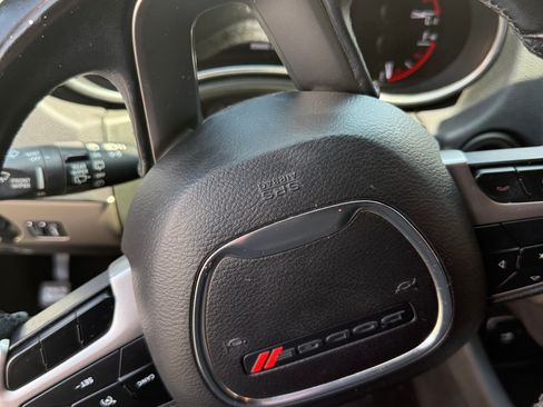 Used 2019 Dodge Durango SXT image 4