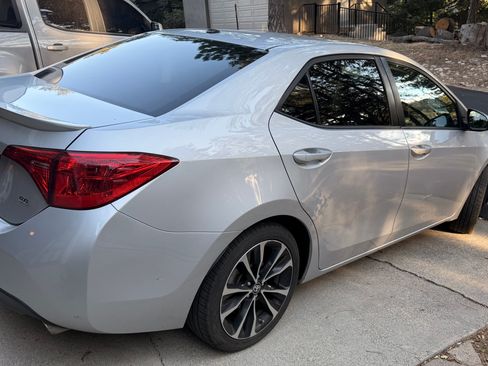 Used 2017 Toyota Corolla SE w/ SE Premium Package FWD image 5
