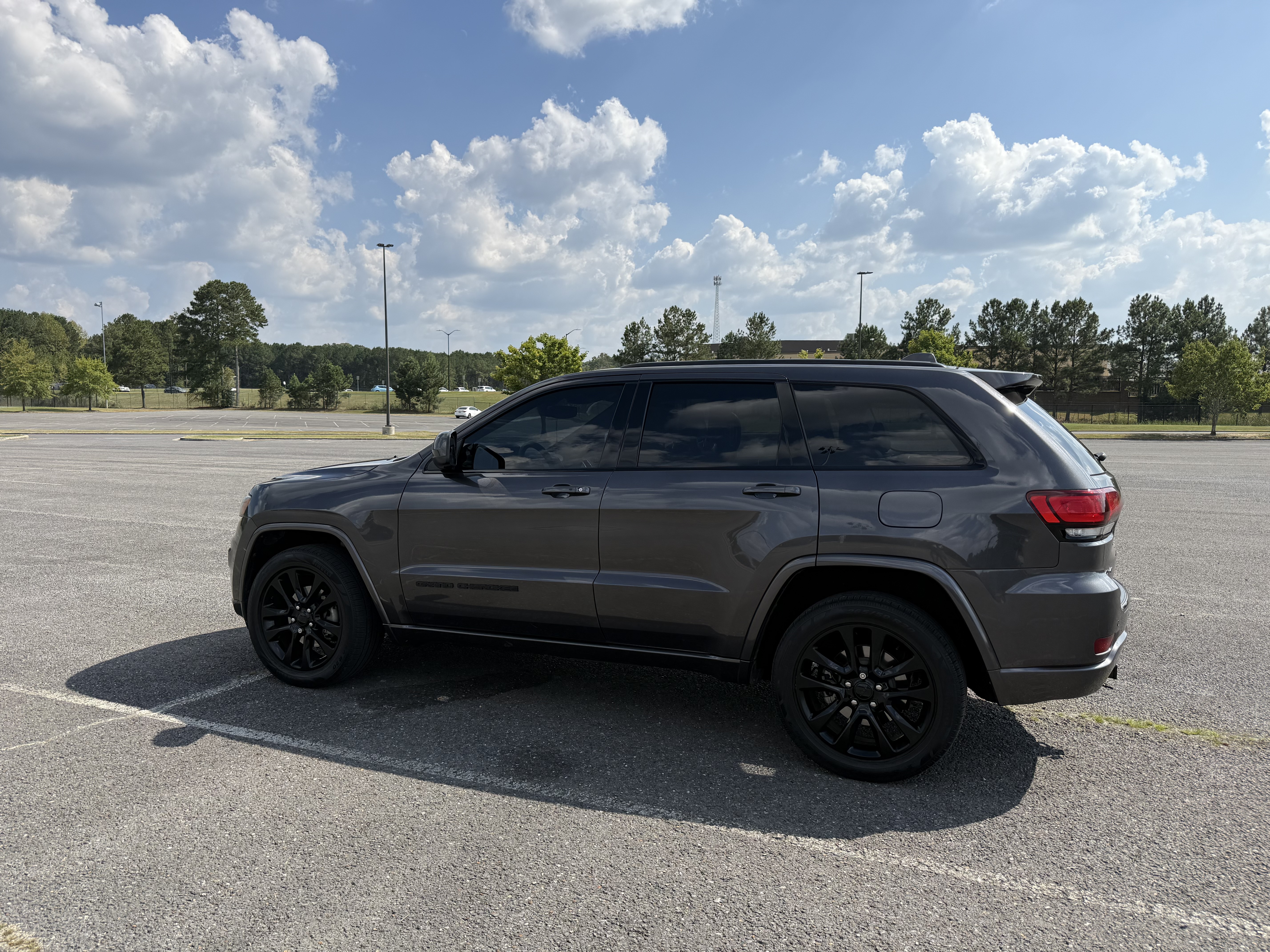 Used 2018 Jeep Grand Cherokee Altitude AWD/4WD image 1
