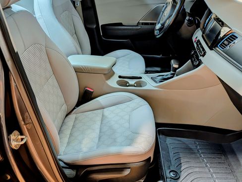 Used 2019 Kia Niro LX image 6