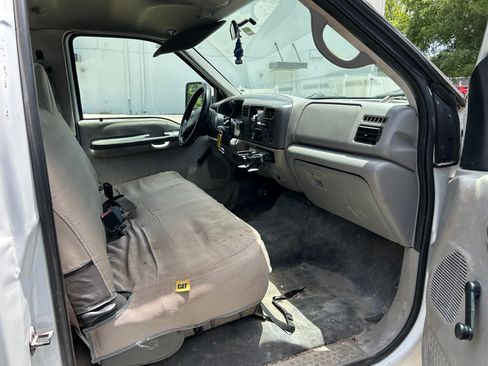 Used 2001 Ford F450 2WD Regular Cab Super Duty image 6