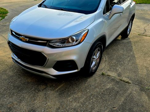 Used 2017 Chevrolet Trax LT w/ LT Convenience Package image 1