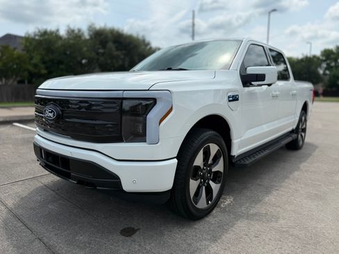 Used 2024 Ford F150 Lightning Platinum image 4