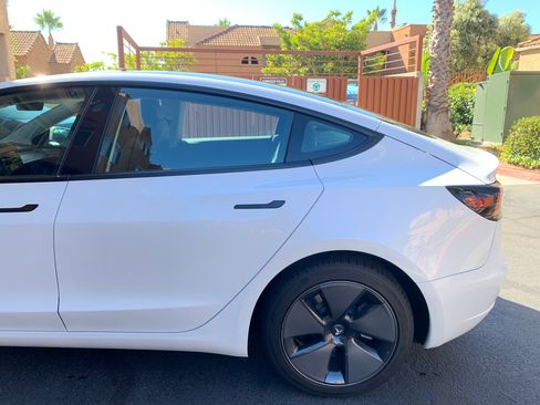 Used 2021 Tesla Model 3 Standard Range Plus image 8