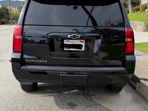 Used 2020 Chevrolet Suburban LT image 6