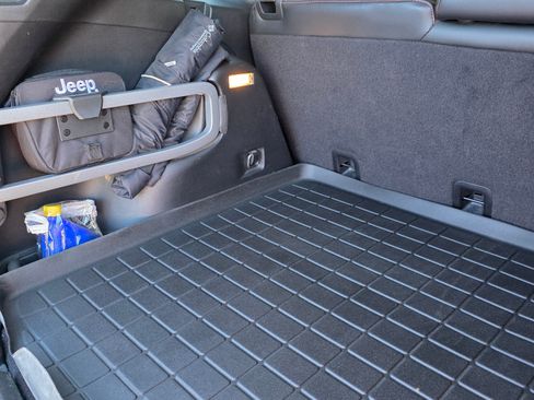 Used 2016 Jeep Cherokee Trailhawk w/ Trailer Tow Group image 18