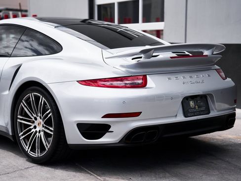 Used 2014 Porsche 911 Turbo S image 2