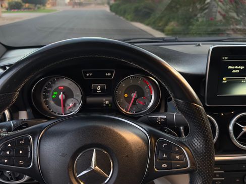 Used 2015 Mercedes-Benz CLA 250 image 13