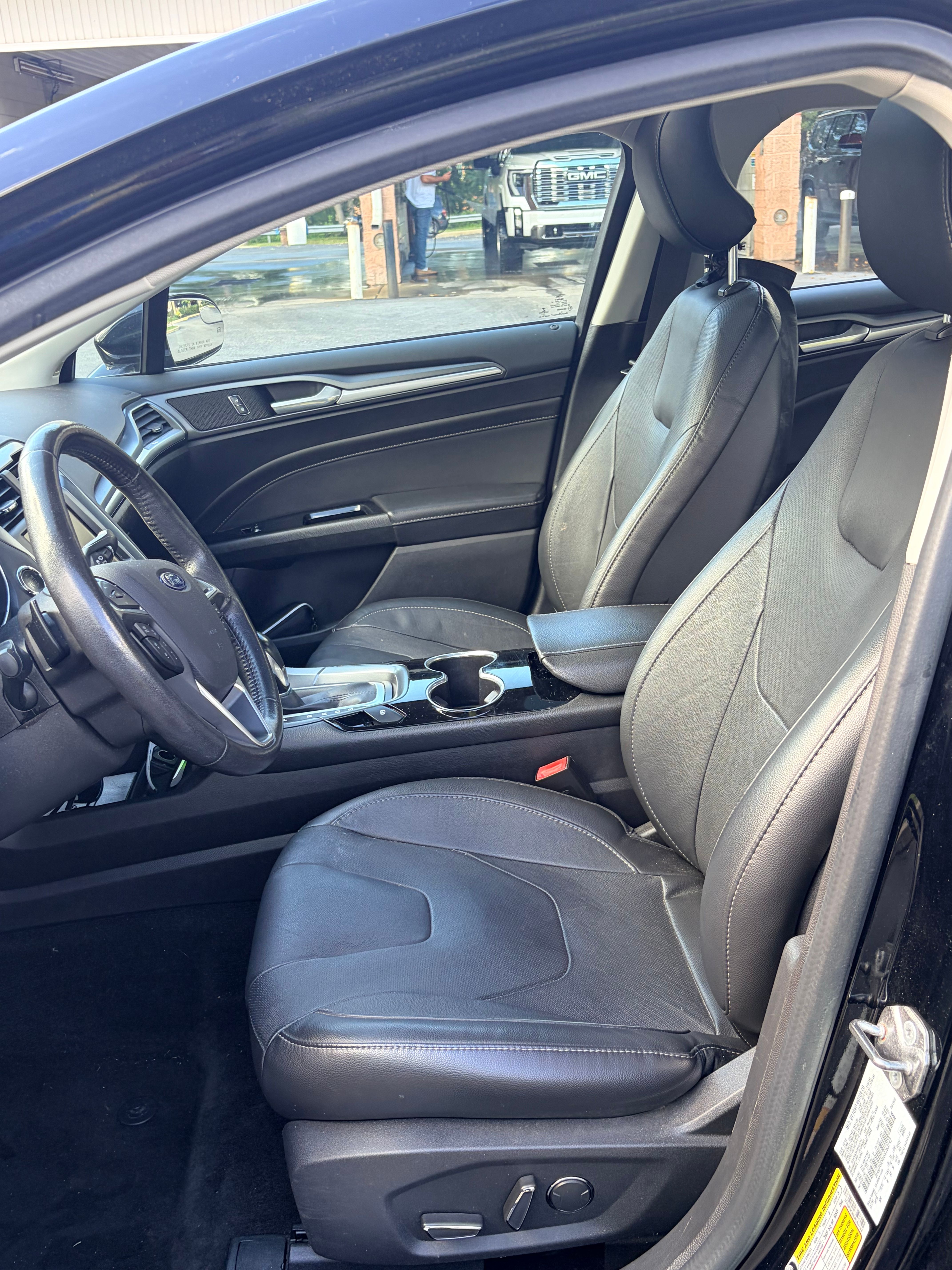 Used 2016 Ford Fusion Titanium FWD image 10