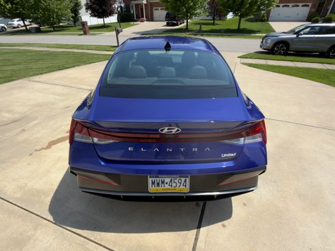 Used 2025 Hyundai Elantra Limited FWD image 6