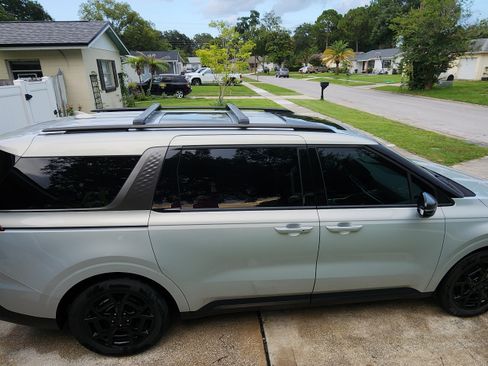 Used 2025 Kia Carnival SX Prestige FWD image 2