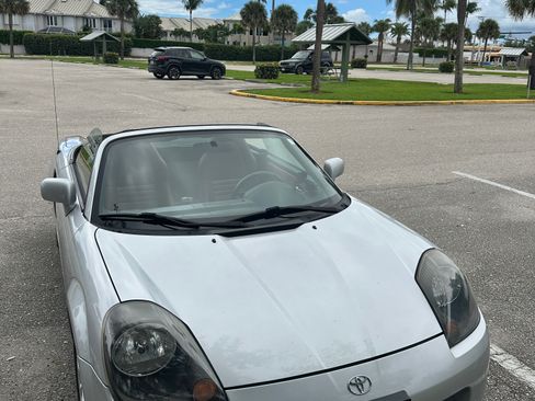 Used 2002 Toyota MR2 image 13