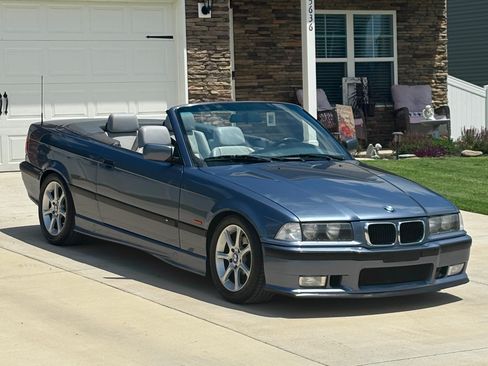 Used 1999 BMW 328i Convertible RWD image 5