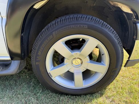 Used 2004 Chevrolet Tahoe LS w/ Preferred Equipment Group RWD image 19