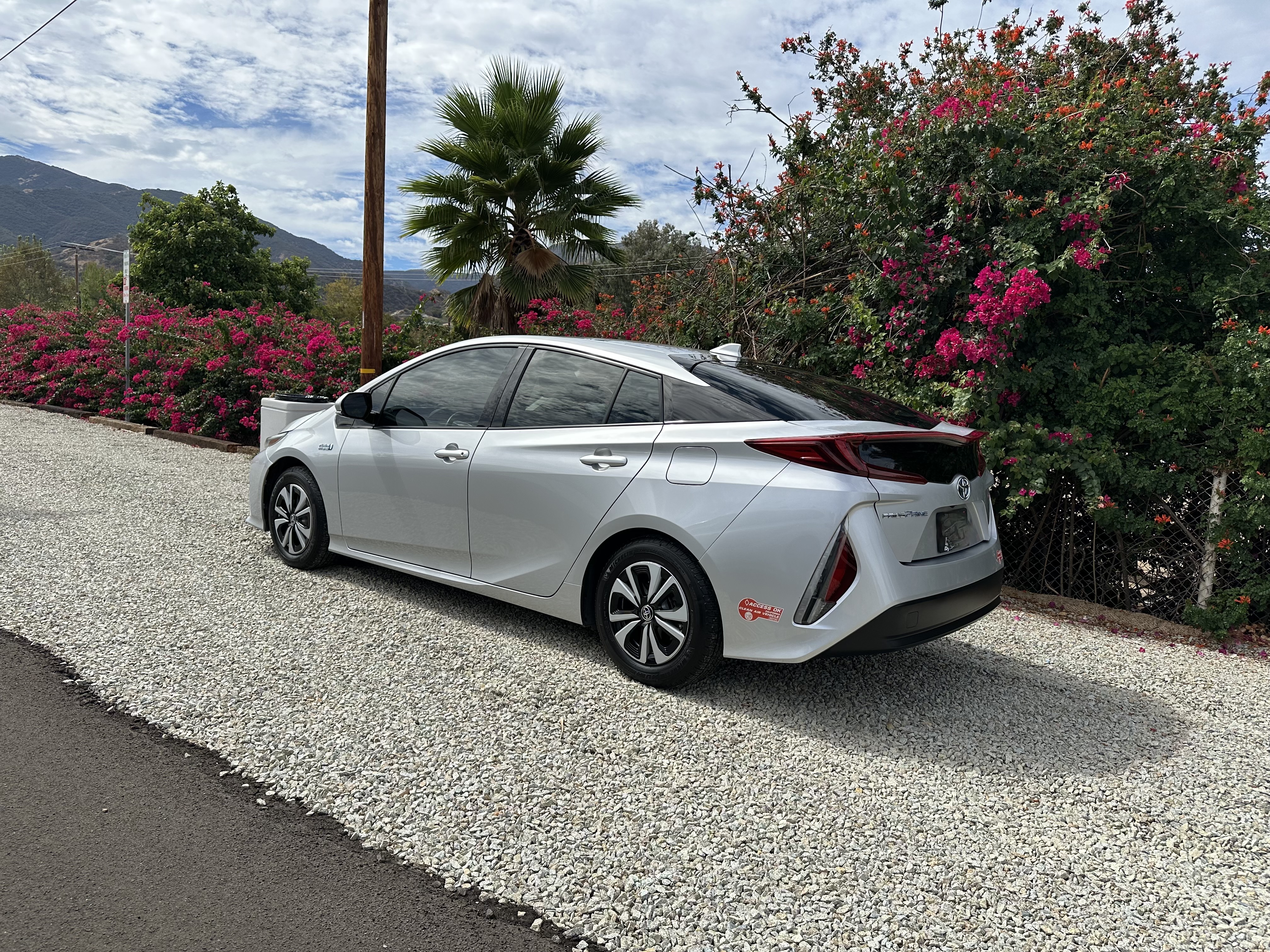 Used 2018 Toyota Prius Prime Premium w/ Carpet Mat Package FWD image 17