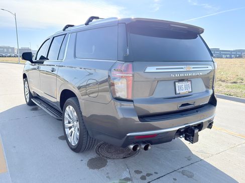 Used 2021 Chevrolet Suburban Premier image 8