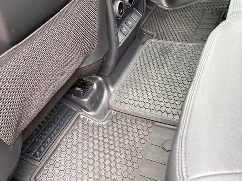 Used 2024 Land Rover Defender 110 S image 10