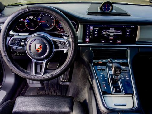 Used 2018 Porsche Panamera 4S image 12