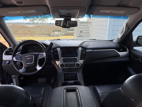 Used 2018 GMC Yukon XL SLE w/ SLE Value Package image 8