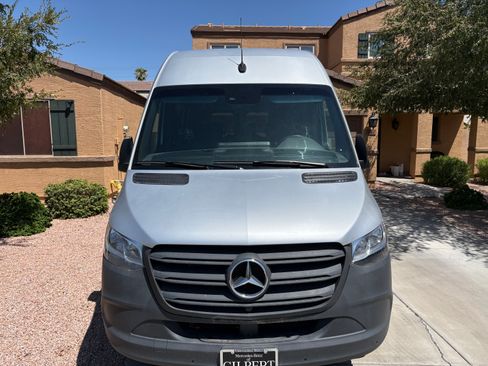 Used 2024 Mercedes-Benz Sprinter 2500 image 2