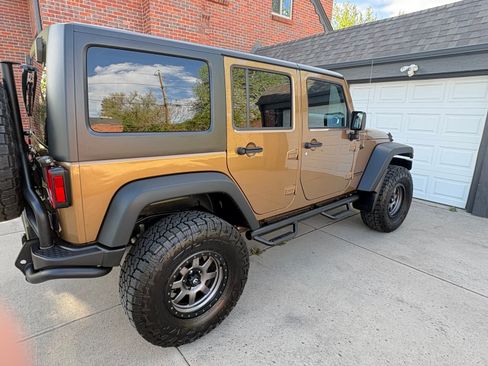 Used 2015 Jeep Wrangler Unlimited Rubicon image 4