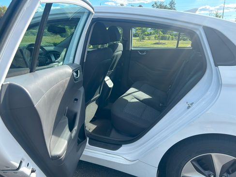 Used 2019 Hyundai Ioniq Electric image 2