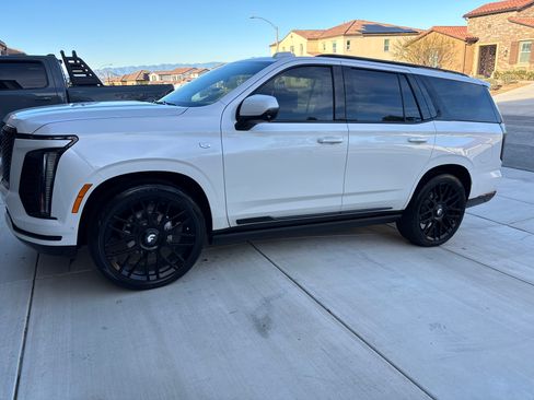 Used 2025 Cadillac Escalade Sport Platinum w/ LPO, ONYX Package image 2